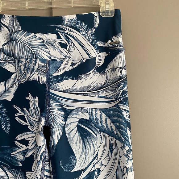 Maaji Women’s High-Waisted Floral Navy Leggings - Picture 7 of 15